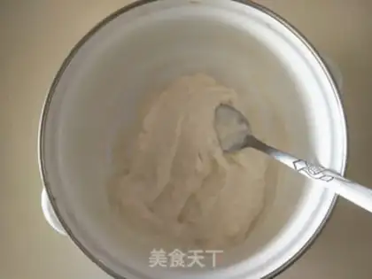 Make Japanese milk rolls step 1