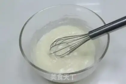 Make Double-colour tea cake rolls step 2
