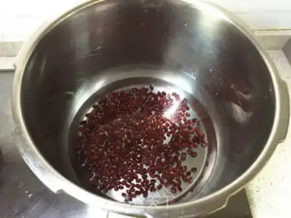 Make Yogurt-beans bread step 1