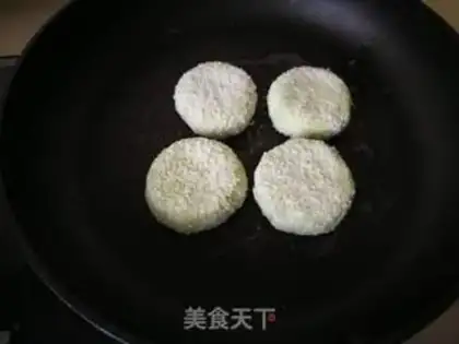 Make Small dots of coconut rice step 7