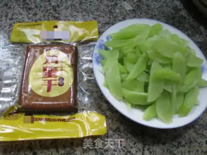 Make Eggs dry and fried step 0