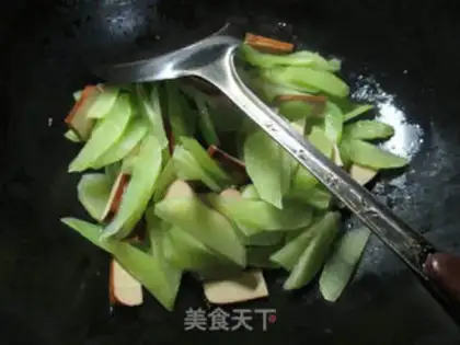 Make Eggs dry and fried step 4