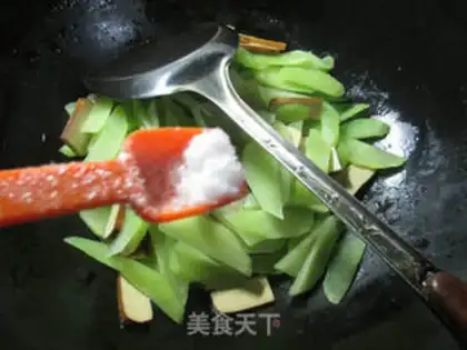 Make Eggs dry and fried step 6