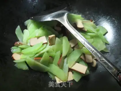 Make Eggs dry and fried step 7