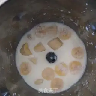 Make Banana shake step 1