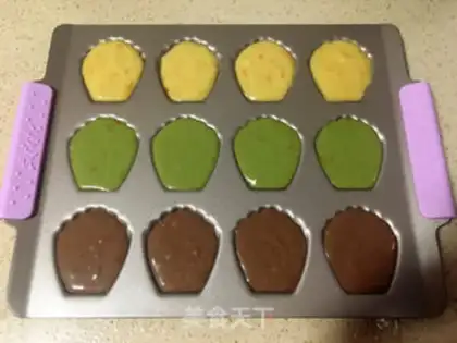 Make Orange-coloured Madeleine cake step 7