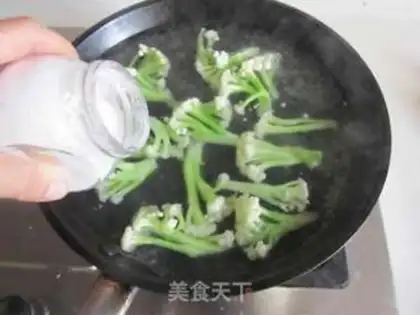 Make Wood, cherry radish gravy step 1