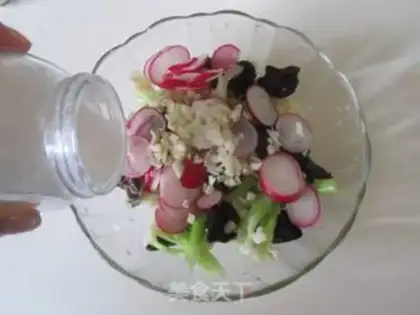 Make Wood, cherry radish gravy step 4