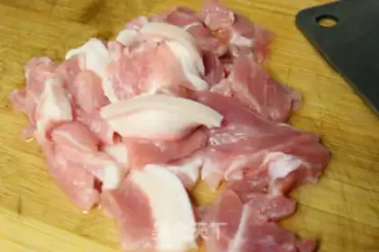 Make Autumn fried meat step 2