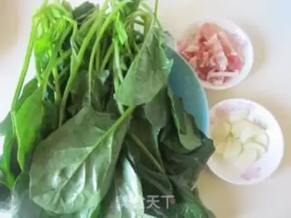 Make Spinach fried meat step 0