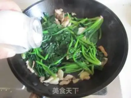 Make Spinach fried meat step 6