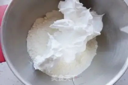 Make French strawberry macaron step 5