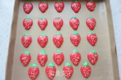 Make French strawberry macaron step 10