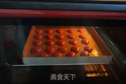 Make French strawberry macaron step 12