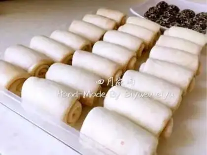 Make Red sugar sesame pancakes step 12