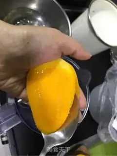 Make Fresh cream mango mousse step 2