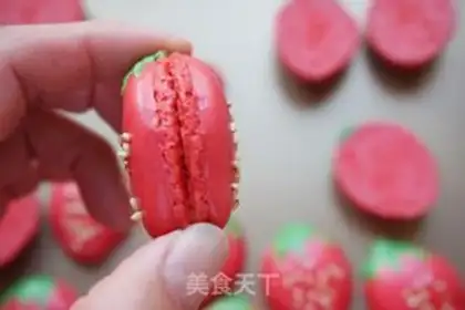 Make French strawberry macaron step 15