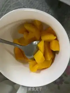 Make Fresh cream mango mousse step 4