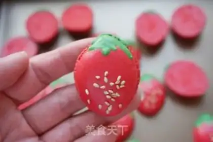 Make French strawberry macaron step 16