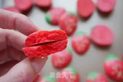 Make French strawberry macaron step 17