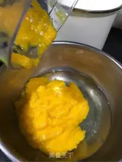 Make Fresh cream mango mousse step 7