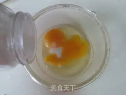 Make Scrambled eggs step 1