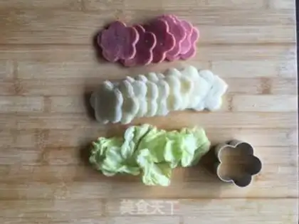 Make A flower sandwich step 3