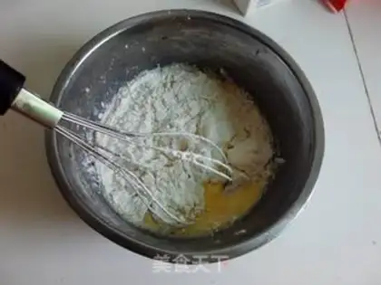 Make Christmas strawberry cake step 2