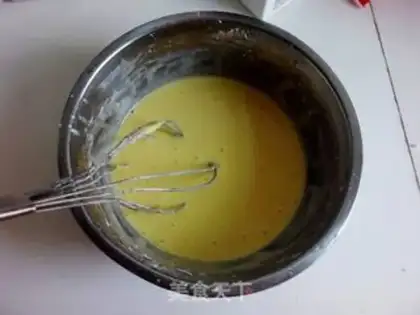 Make Christmas strawberry cake step 3