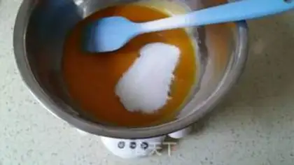 Make Bottle cake step 2