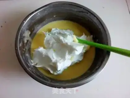 Make Christmas strawberry cake step 5