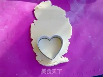Make Heart crackers step 6