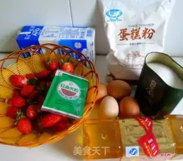 Make Strawberry roll step 0