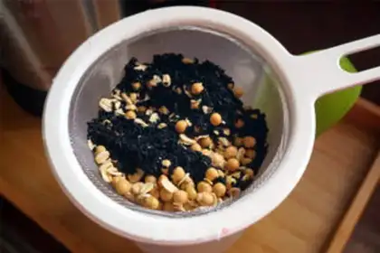 Make Black sesame oatmeal step 1