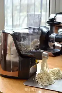 Make Spicy tritium noodles step 3