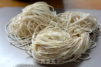 Make Spicy tritium noodles step 5