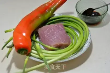 Make Spicy tritium noodles step 6