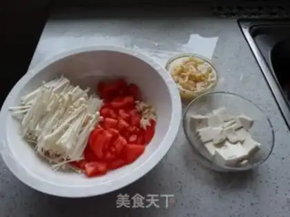 Make Tomato gills, shrimp soup step 0