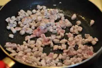 Make Spicy tritium noodles step 8