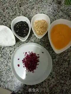 Make The rose, the sesame peanut step 0