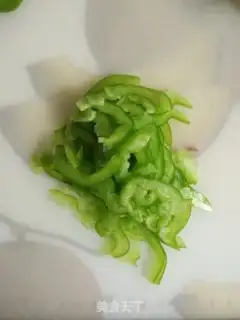 Make Taiwan sausage pizza step 2