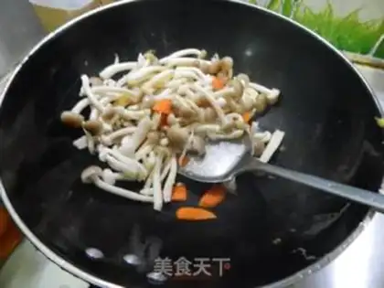 Make Crab mushrooms and fried eggs step 5