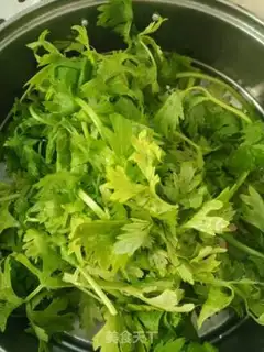 Make Celery leaves step 0