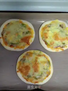 Make Taiwan sausage pizza step 15