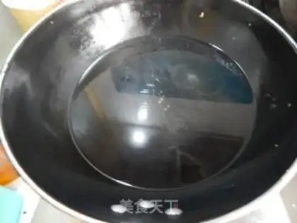 Make Scrambled eggs step 1
