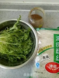 Make A fan with a chrysanthemum step 0