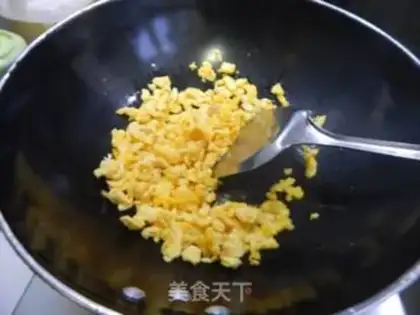 Make Scrambled eggs step 3