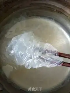 Make A fan with a chrysanthemum step 1