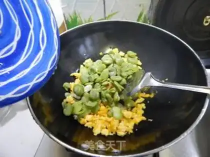 Make Scrambled eggs step 4