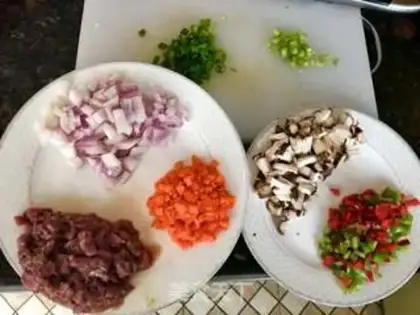 Make Yangzhou fried rice step 1